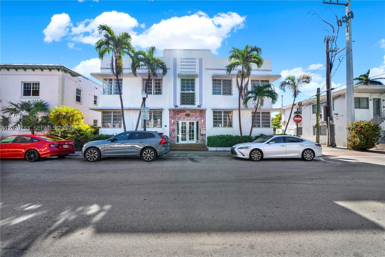 Welcome to Sobe. Newly Renovated Art Deco. 2 beds 2 baths with washer and dryer inside the unit. 1 parking space assigned. Close to everything, walking distance to the beach and Lincoln rd.