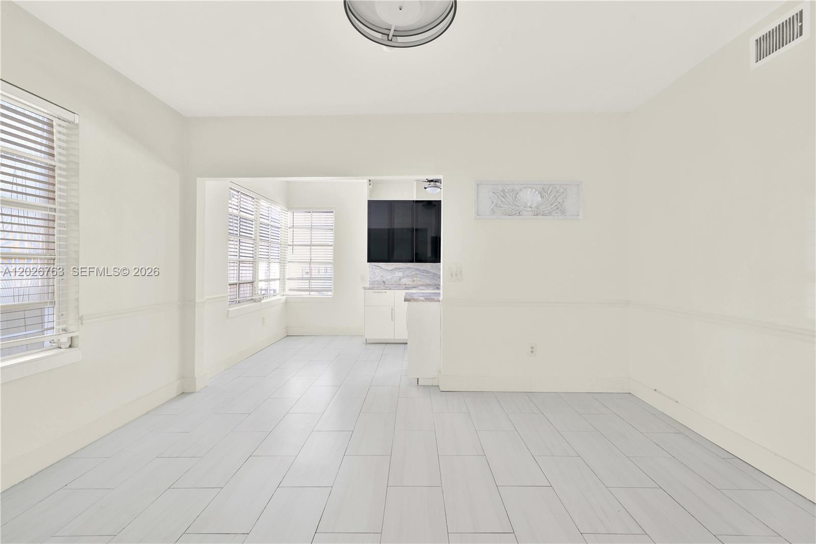 ART DECO CONDO - Residential Lease