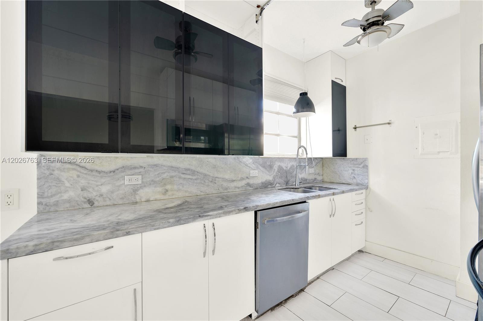 ART DECO CONDO - Residential Lease