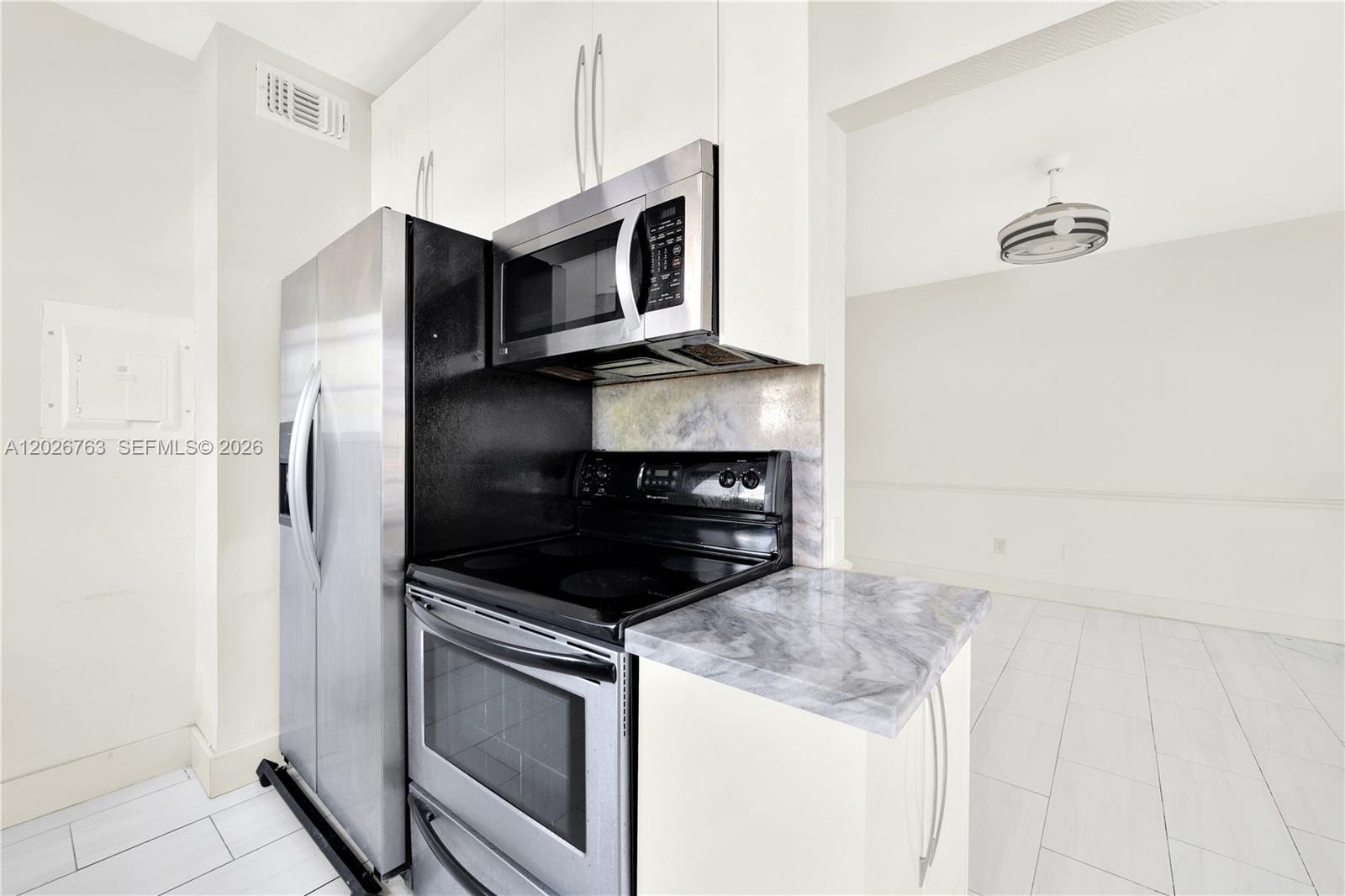 ART DECO CONDO - Residential Lease