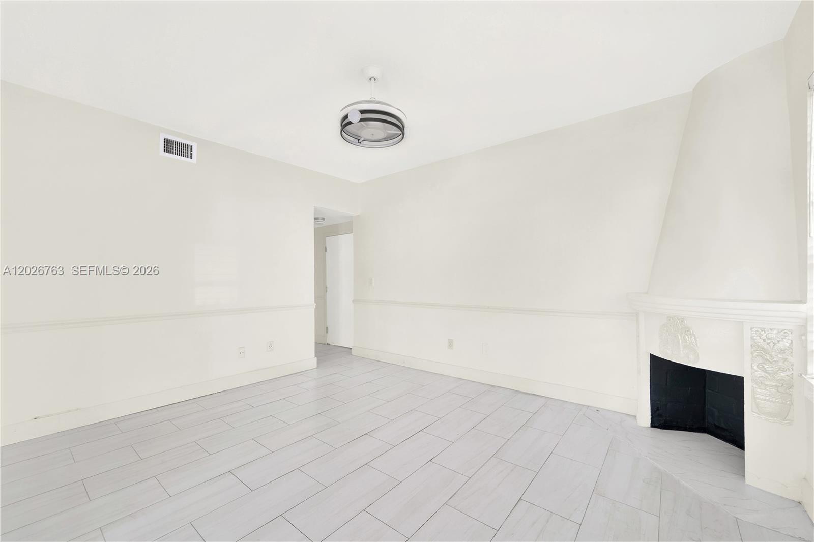 ART DECO CONDO - Residential Lease