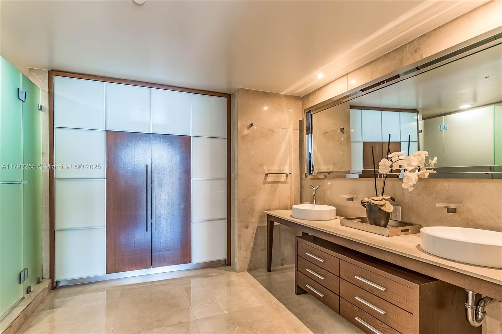 ICON BRICKELL NO TWO - Residential