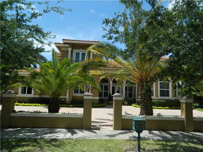 Custom build luxury home build in 2007. Perfect setting for living and entertainment. Elegant 5 bedroom, 4.5 bath, formal living room, family room, theater/bar room, office with private entrance, master bedroom with his and hers walk in closet. A resort s tyle pool with paved patio throughout. This warm and inviting home sits on a 17,100 sq/ft lot.
