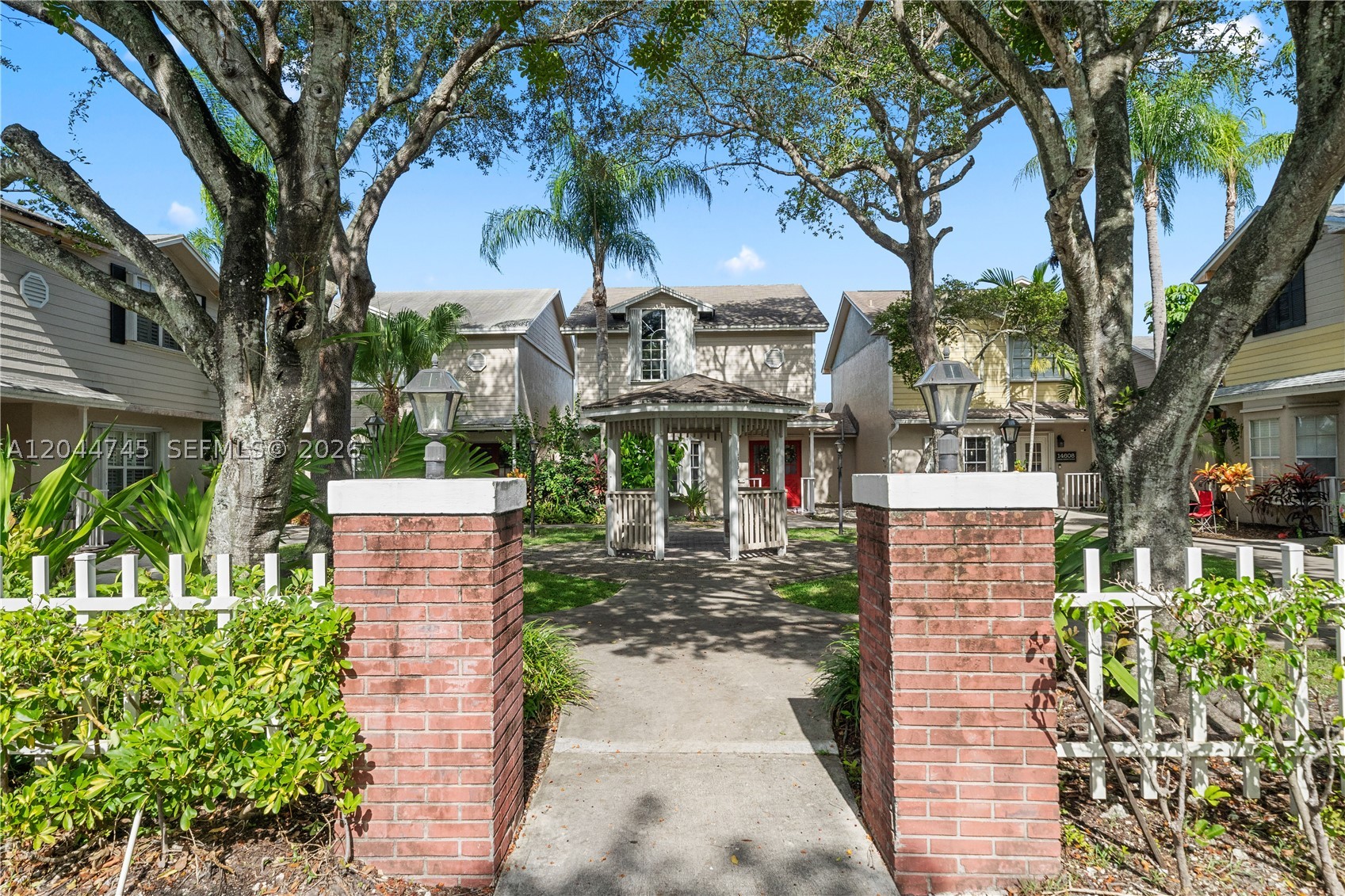 DEERWOOD VILLAS SEC 3 REP - Residential Lease