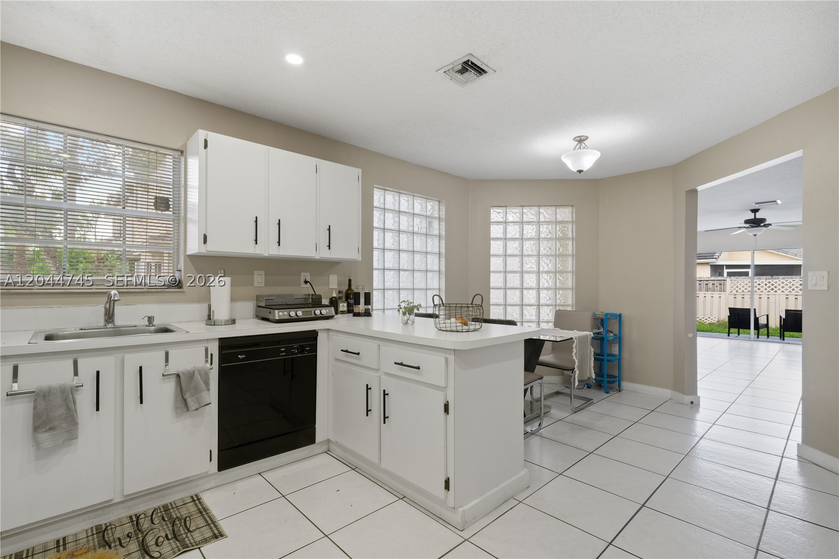 DEERWOOD VILLAS SEC 3 REP - Residential Lease