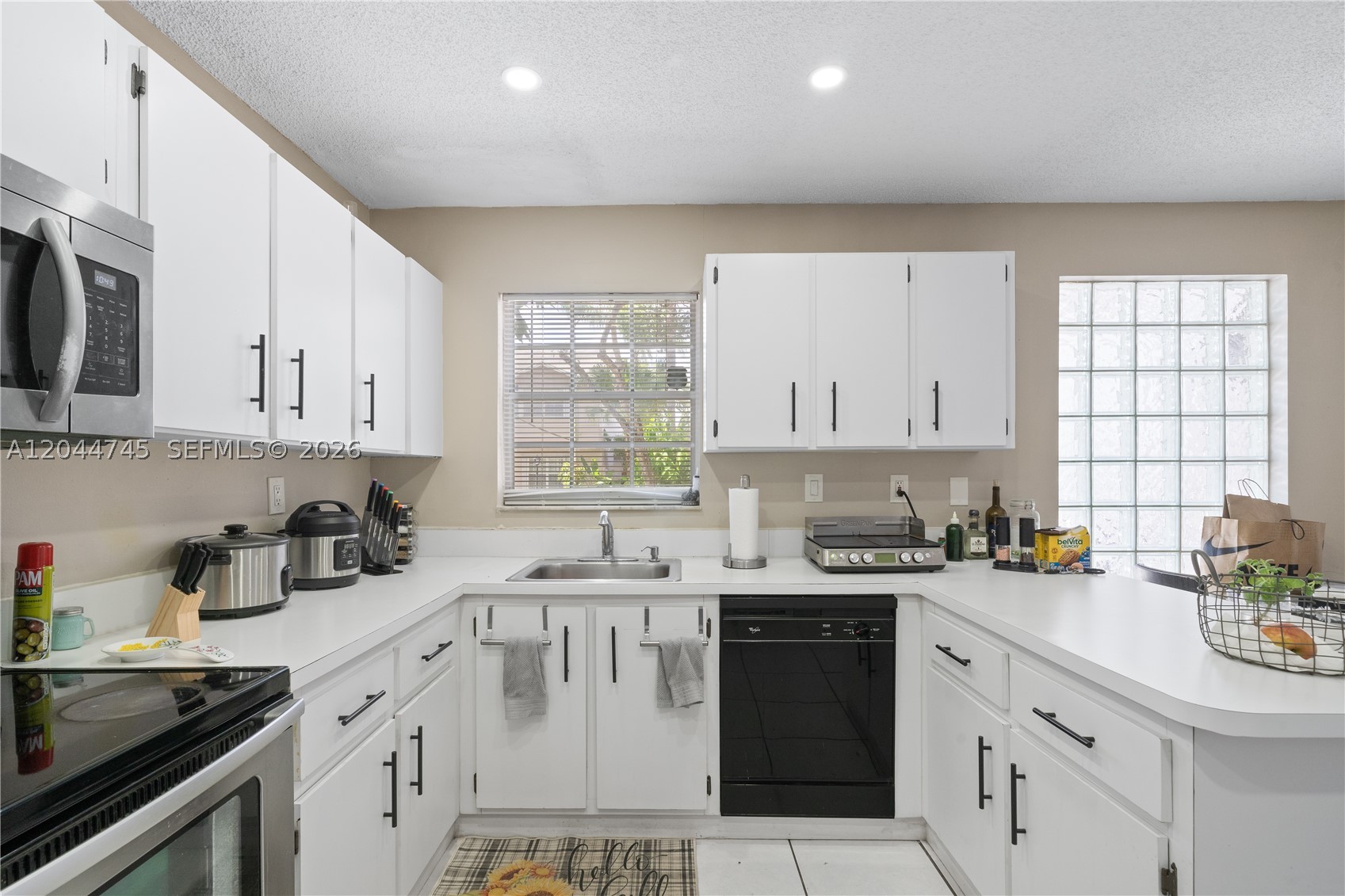 DEERWOOD VILLAS SEC 3 REP - Residential Lease