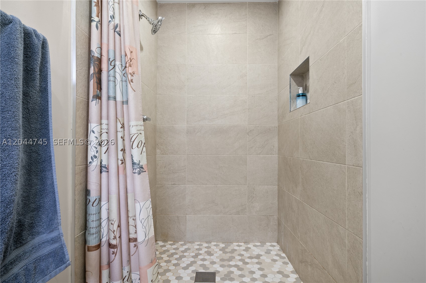 DEERWOOD VILLAS SEC 3 REP - Residential Lease