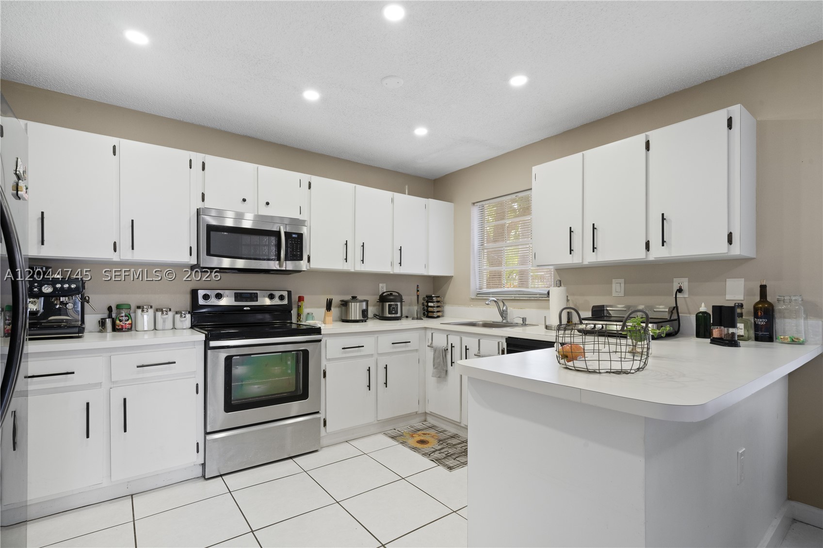 DEERWOOD VILLAS SEC 3 REP - Residential Lease