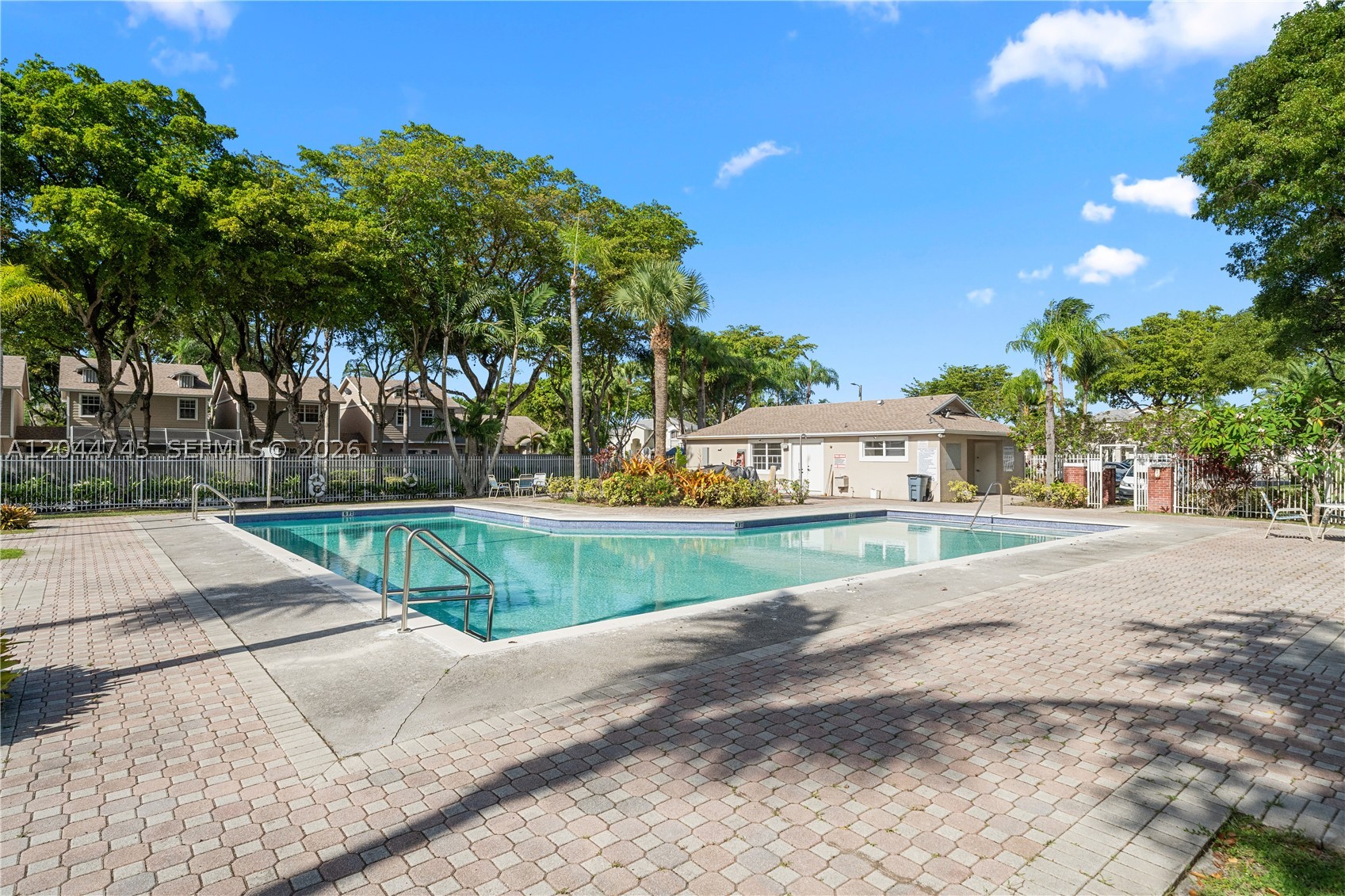 DEERWOOD VILLAS SEC 3 REP - Residential Lease