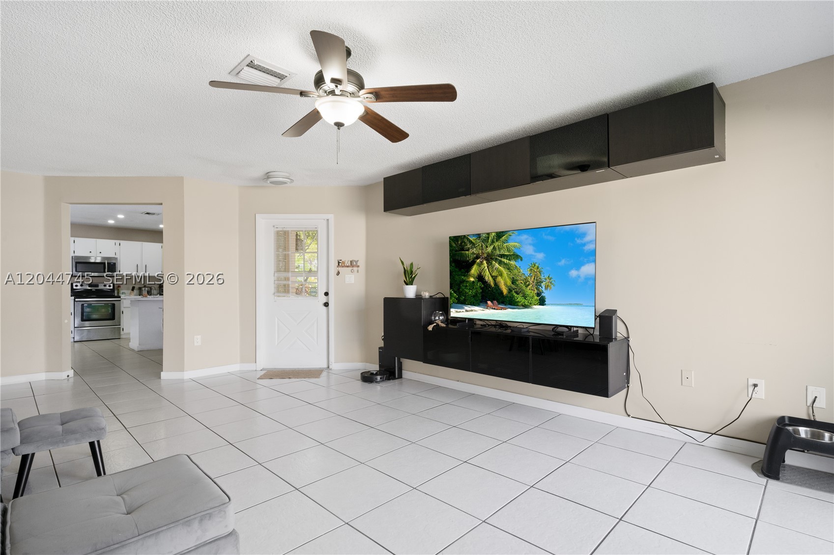 DEERWOOD VILLAS SEC 3 REP - Residential Lease