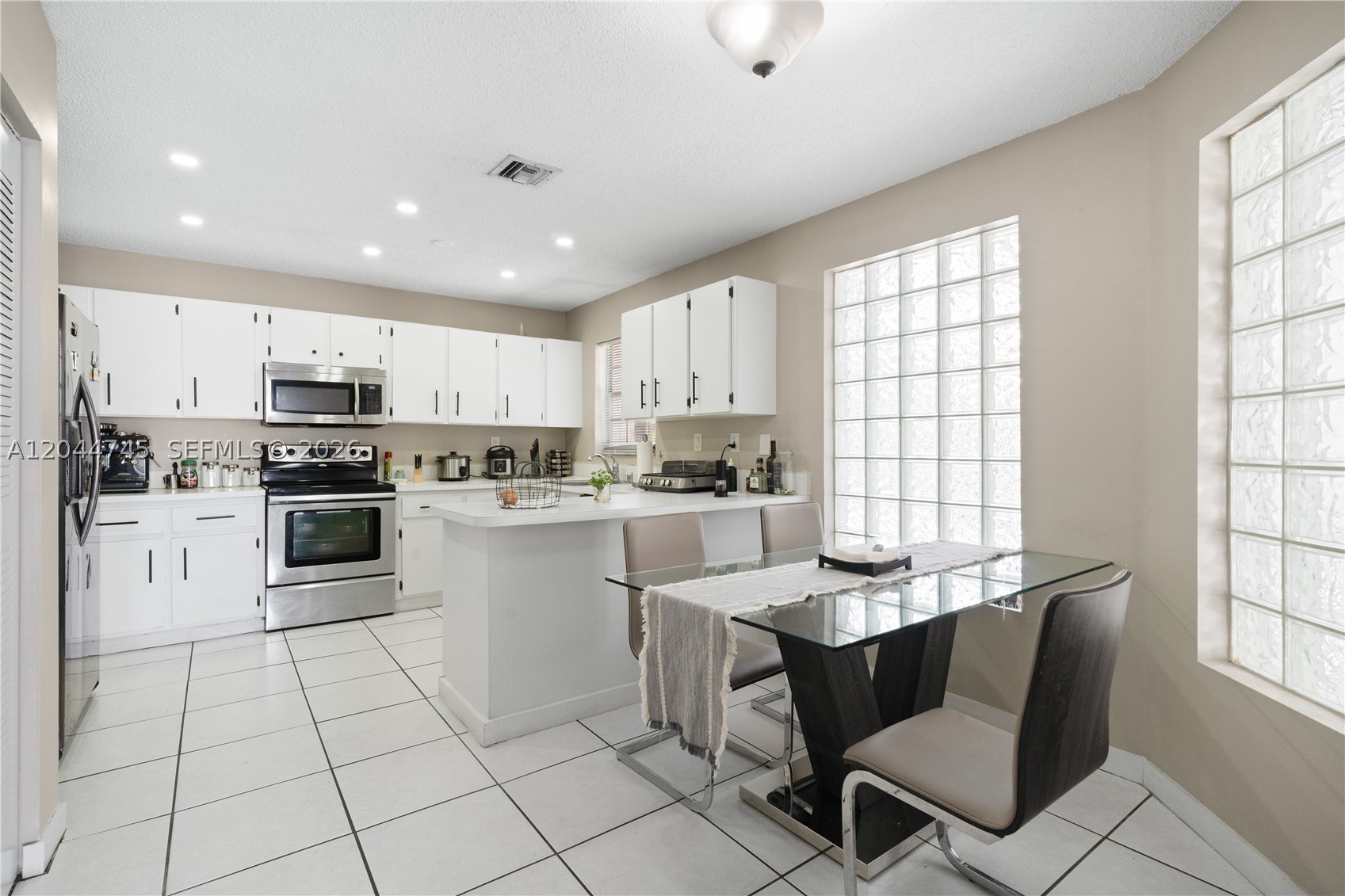 DEERWOOD VILLAS SEC 3 REP - Residential Lease