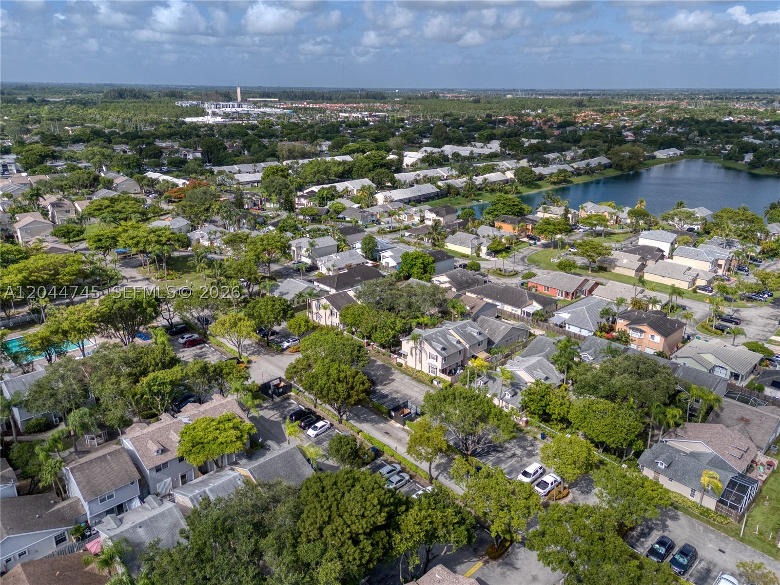DEERWOOD VILLAS SEC 3 REP - Residential Lease