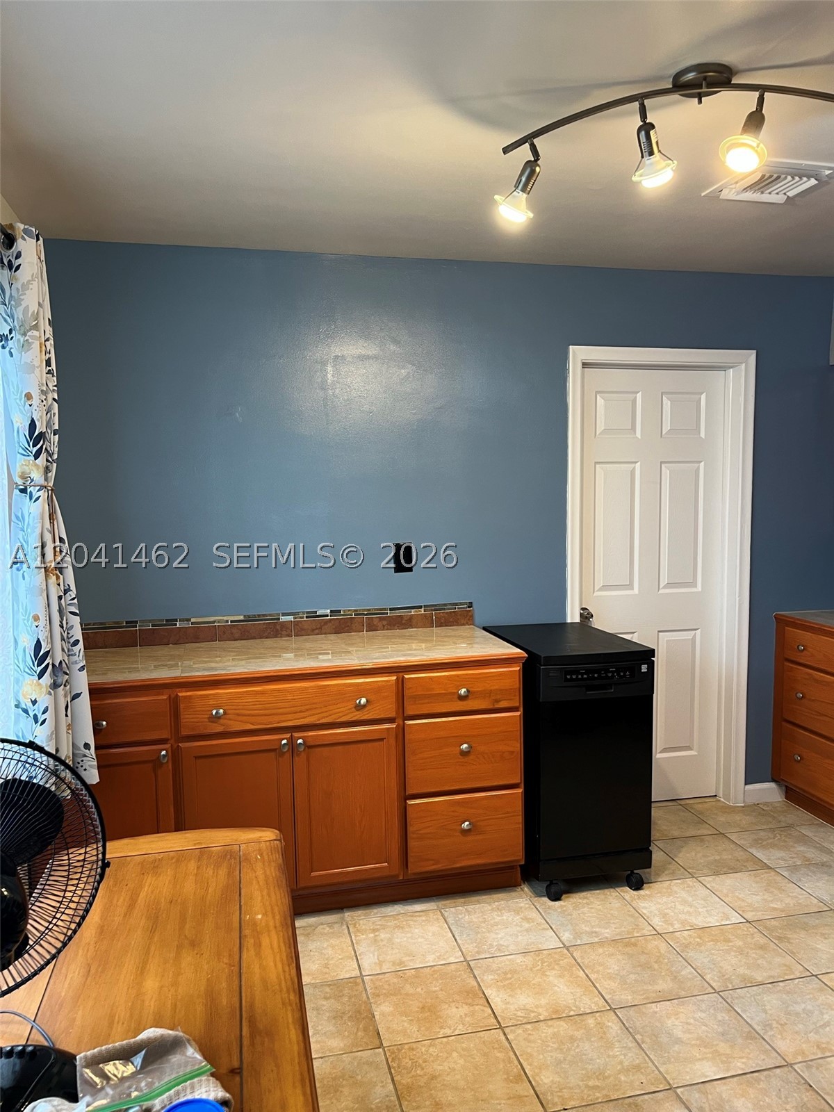TOWN OF HALLANDALE B-13 - Residential Lease