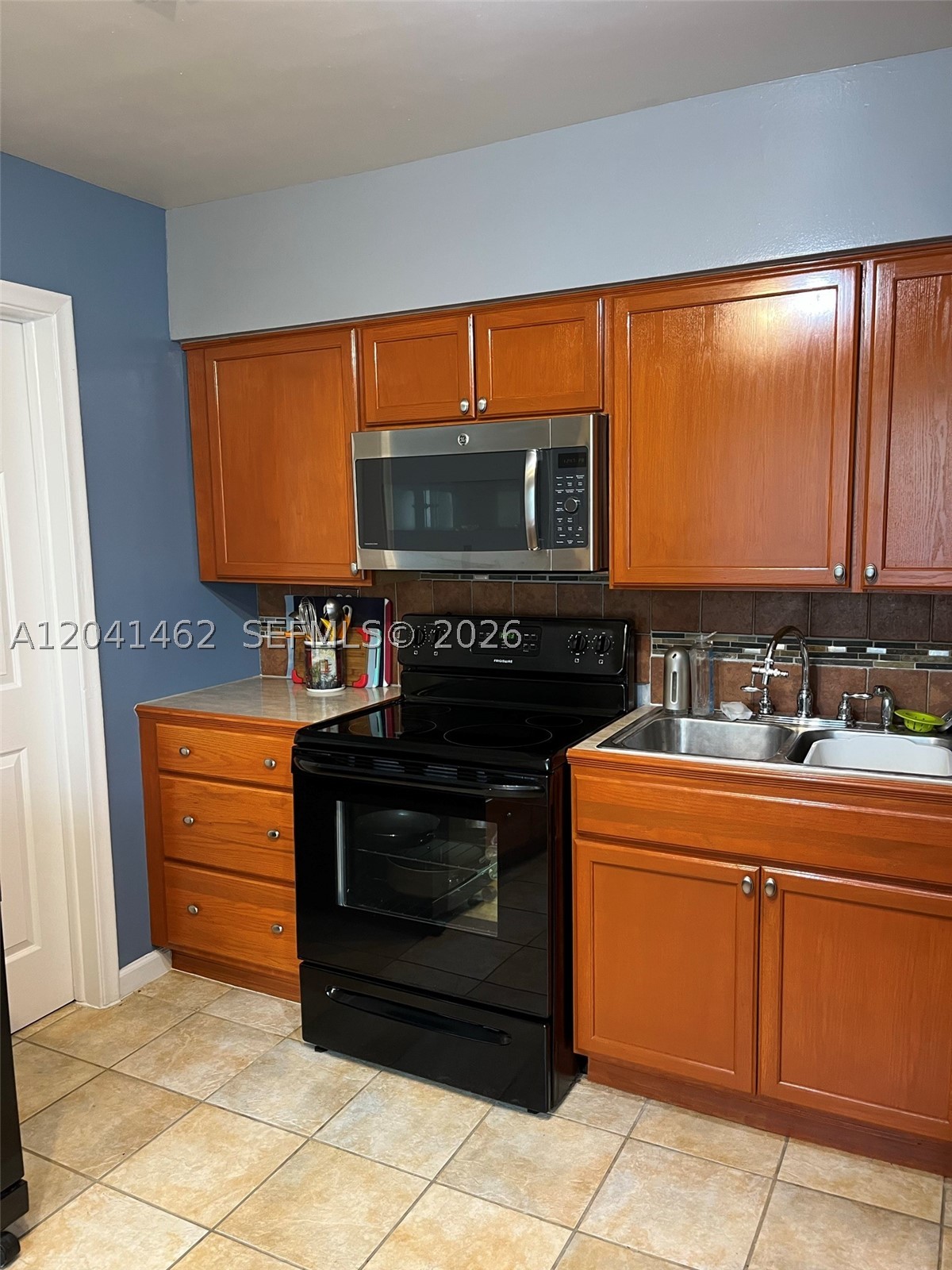 TOWN OF HALLANDALE B-13 - Residential Lease