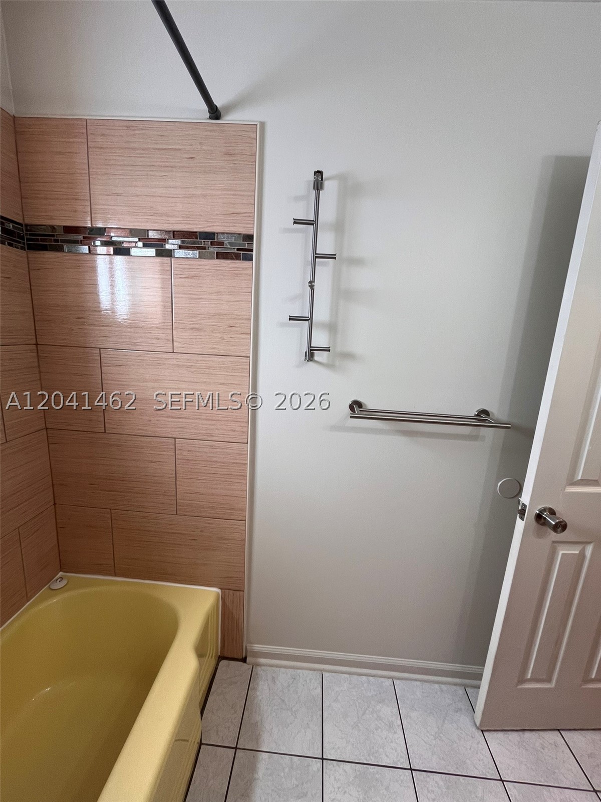 TOWN OF HALLANDALE B-13 - Residential Lease