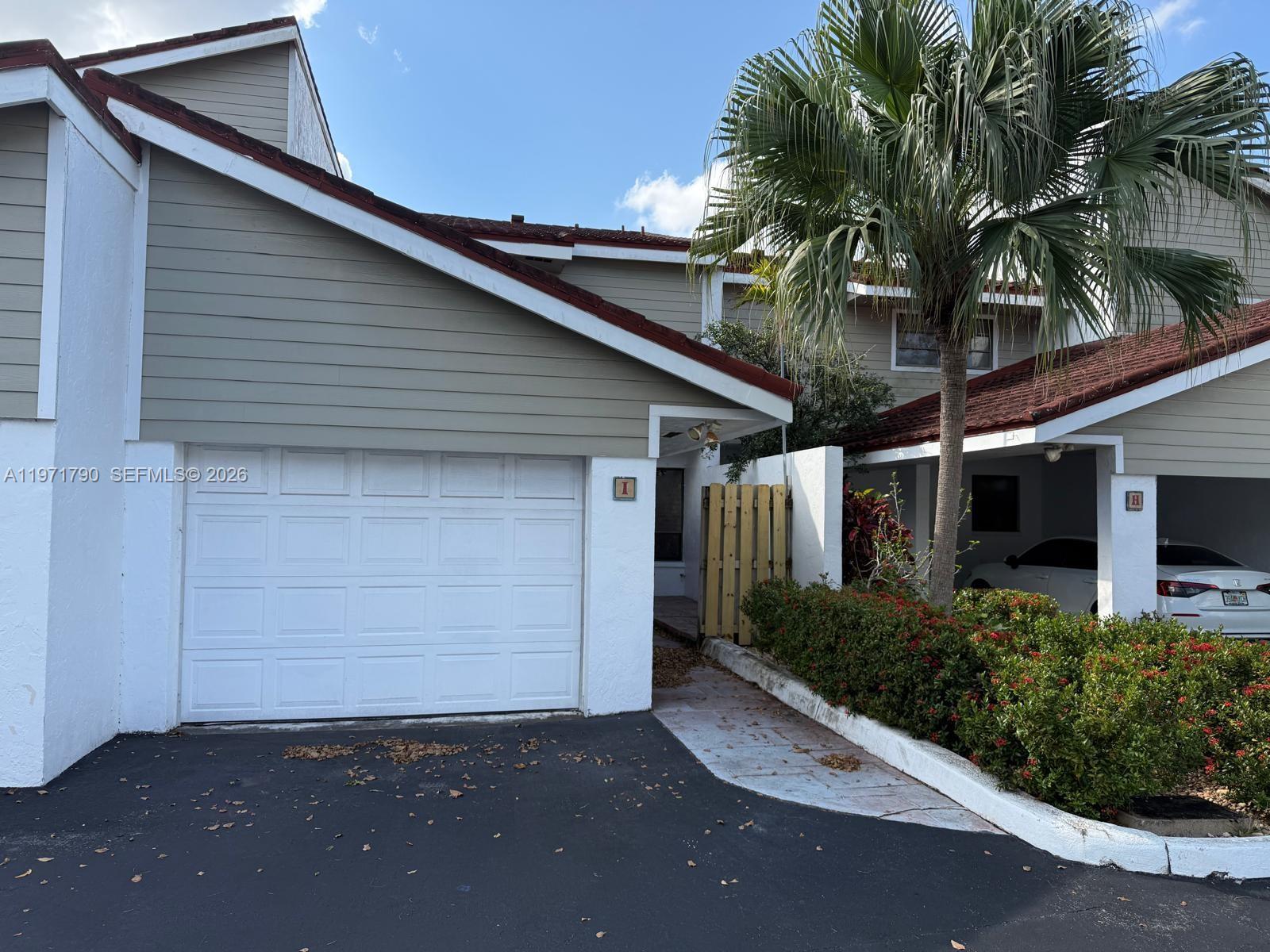 Recently renovated and move-in ready townhome in the heart of Hollywood! This bright and fully remodeled unit features a spacious layout, modern finishes, generous closet space, and comfortable living areas. Conveniently located near I-95, major highways, shopping centers, restaurants, Memorial Regional Hospital, and just minutes from Hollywood Beach. Situated in a quiet, well-maintained community with easy parking. Prime location with easy commute to Fort Lauderdale and Miami. Schedule your showing today!