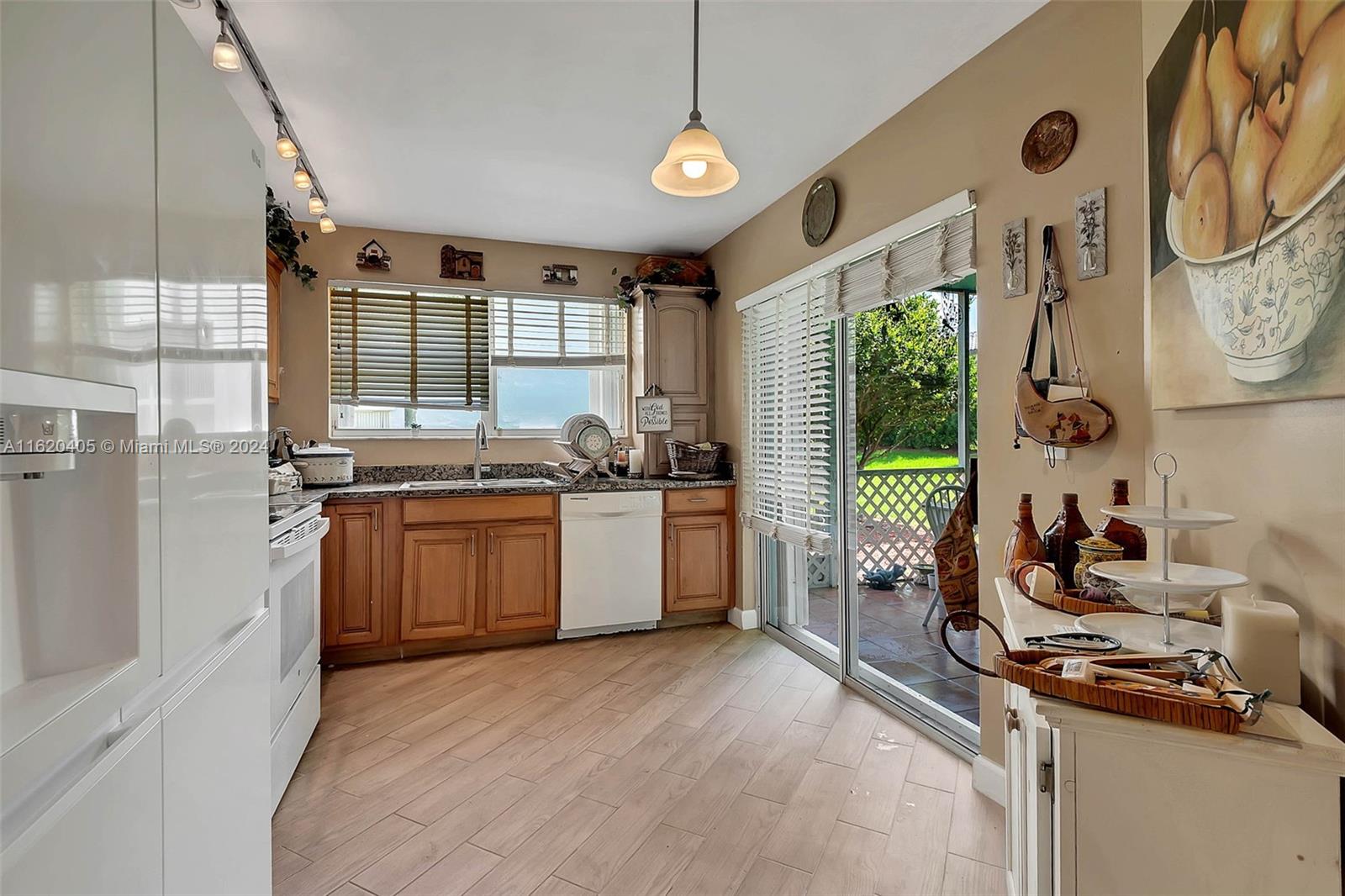 KEYS GATE CONDO NO THREE - Residential