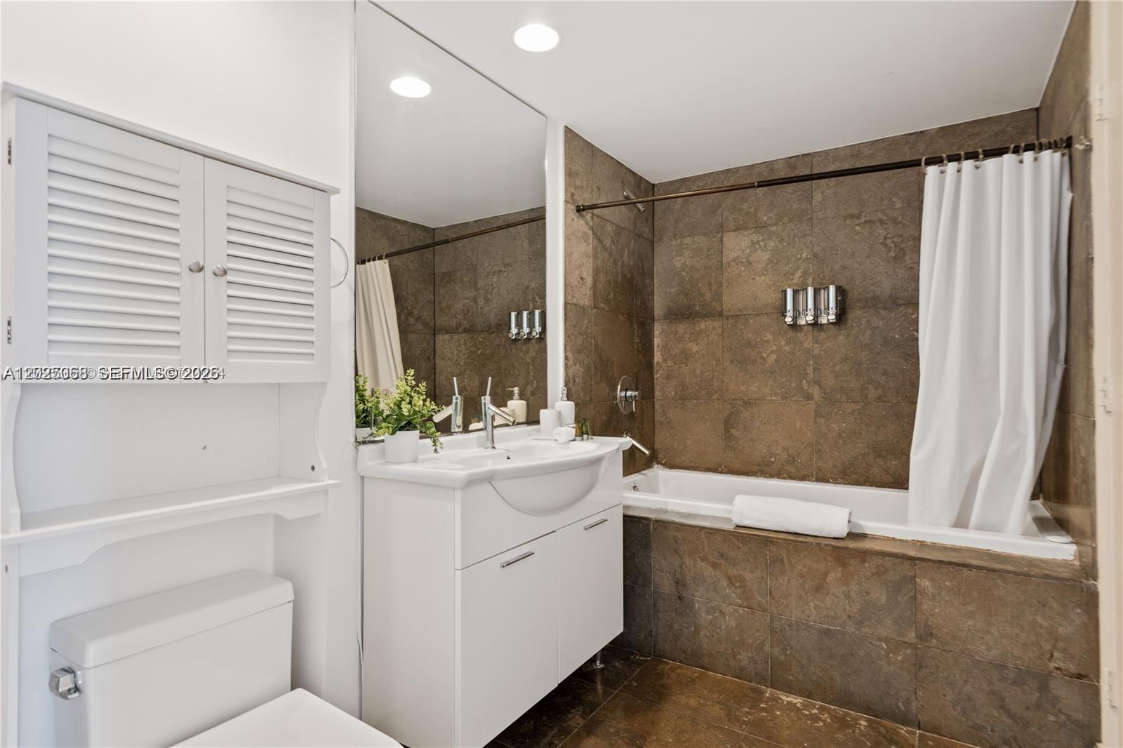 ICON BRICKELL CONDO NO 3 - Residential