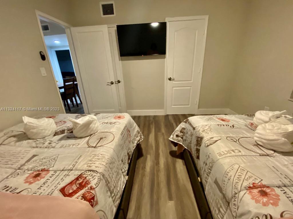 DEL RIO PARK - Residential Lease