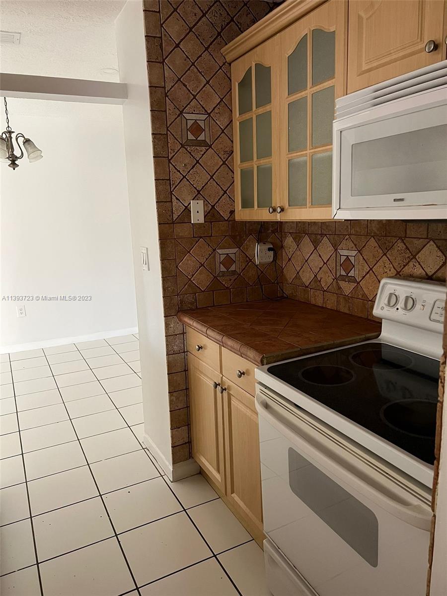THE FOUNTAINS II CONDO - Residential Lease