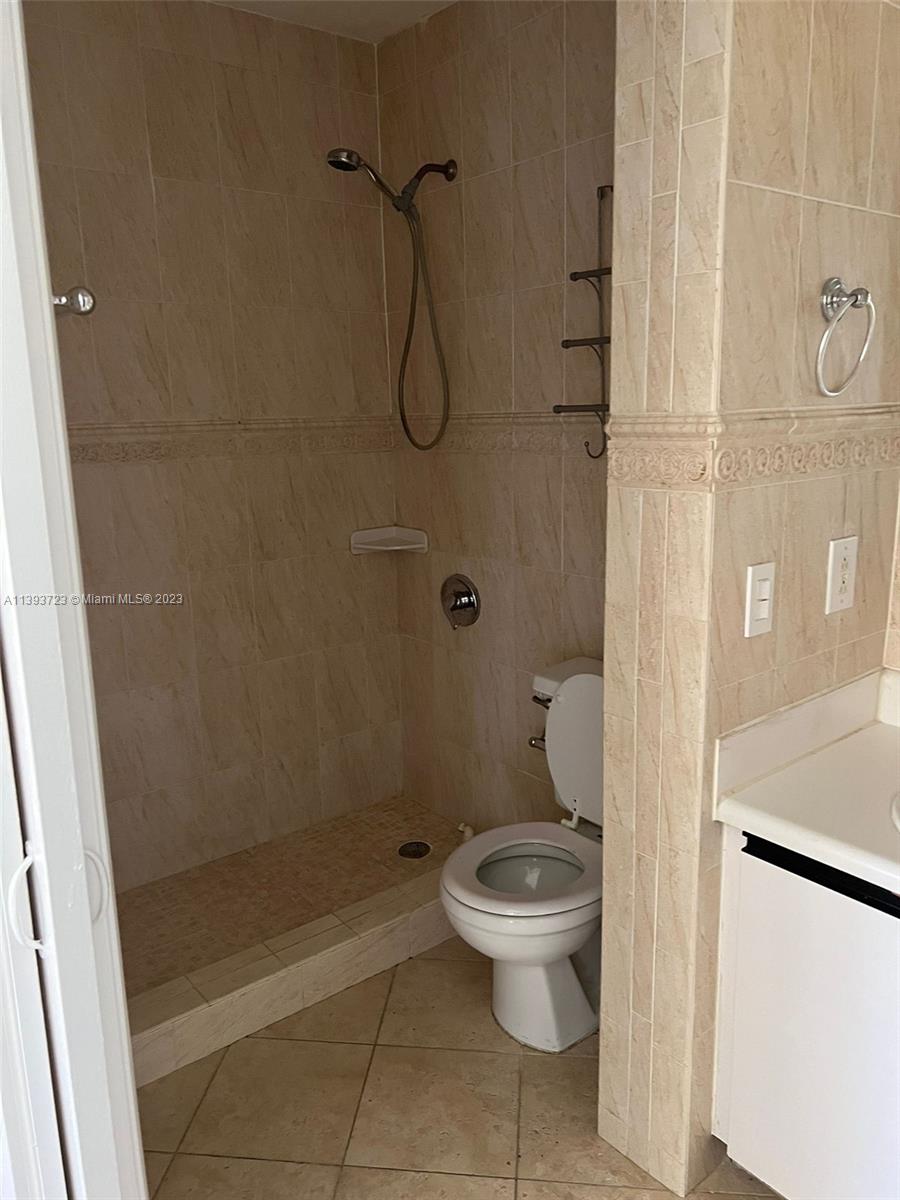 THE FOUNTAINS II CONDO - Residential Lease