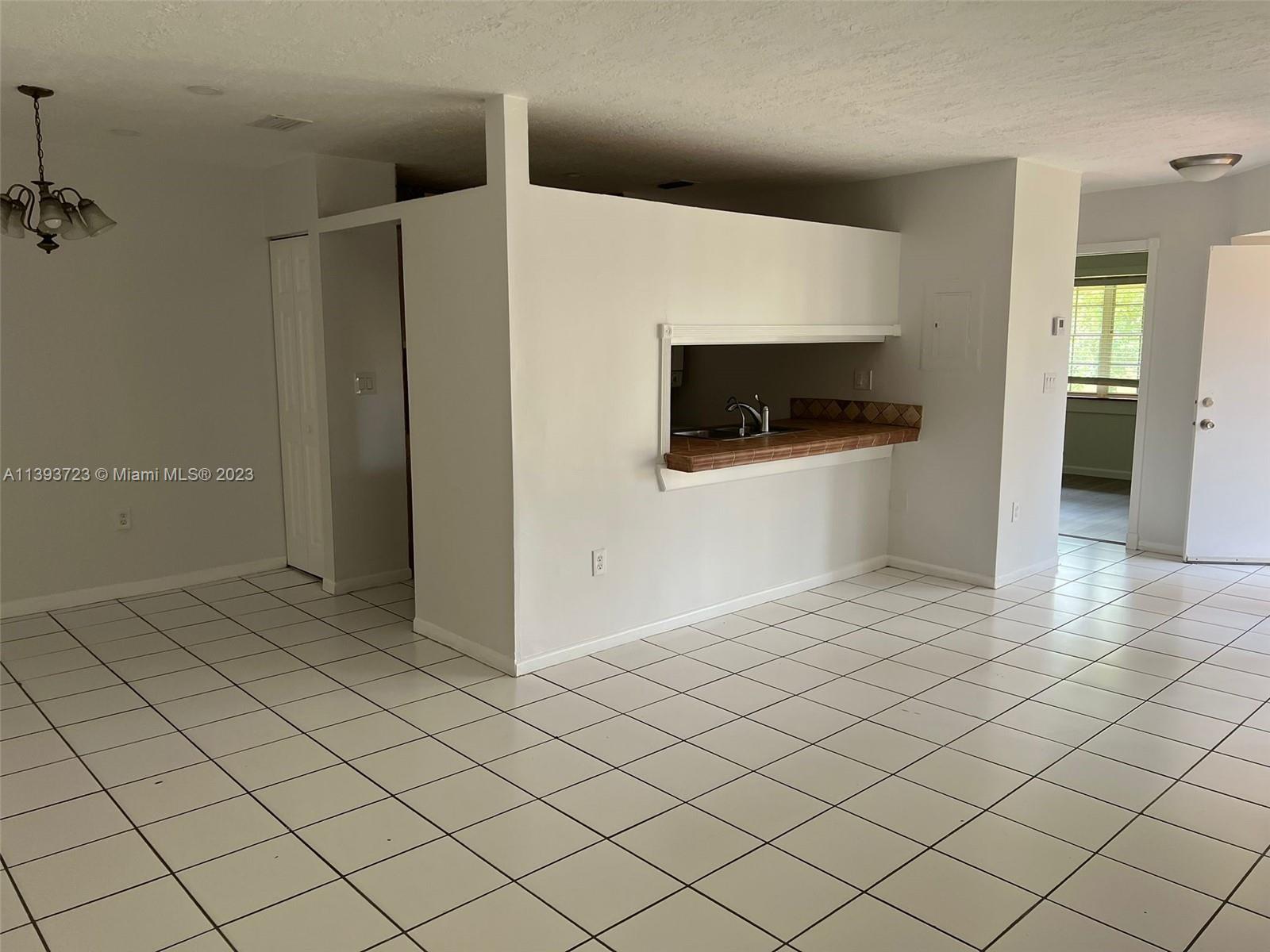 THE FOUNTAINS II CONDO - Residential Lease