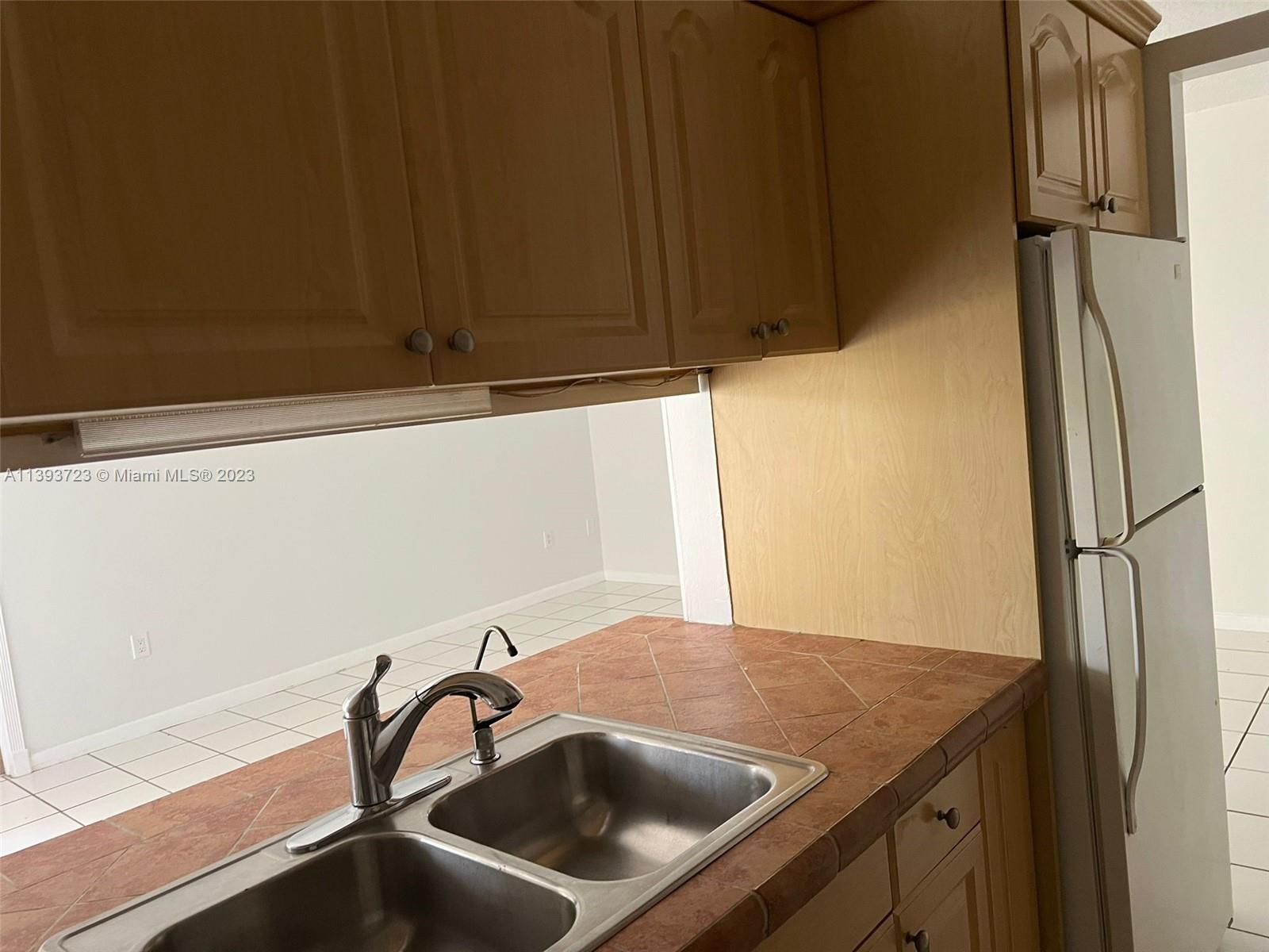 THE FOUNTAINS II CONDO - Residential Lease