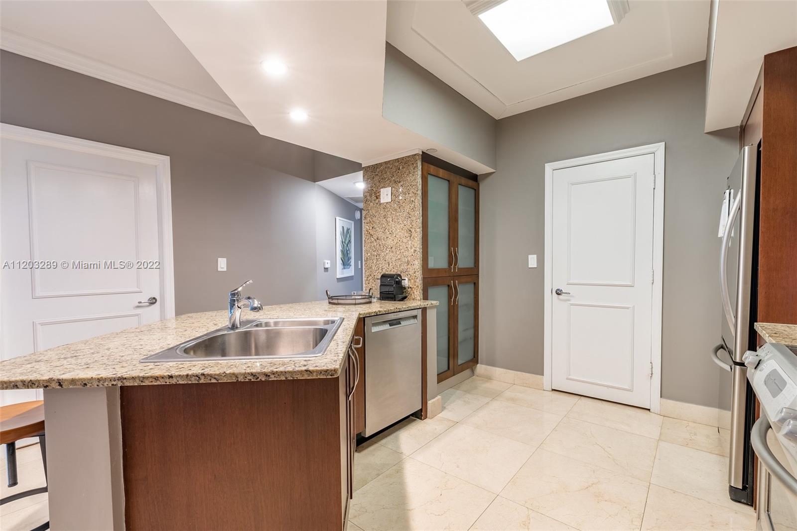 TURNBERRY VLG NO TOWER CO - Residential Lease