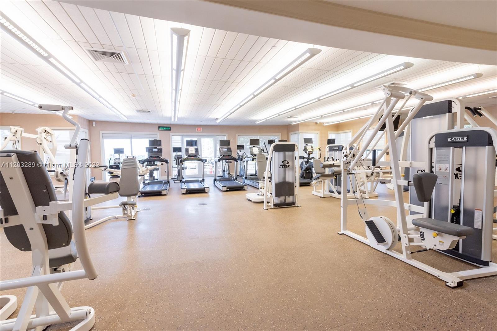 TURNBERRY VLG NO TOWER CO - Residential Lease