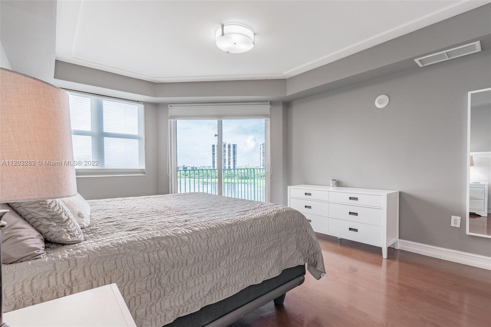 TURNBERRY VLG NO TOWER CO - Residential Lease