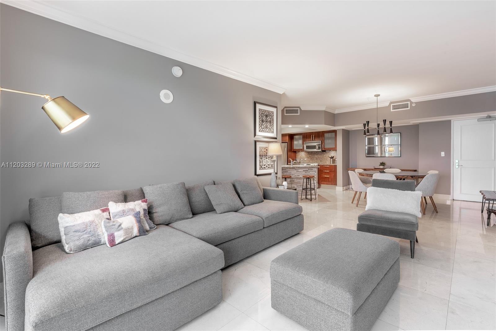 TURNBERRY VLG NO TOWER CO - Residential Lease