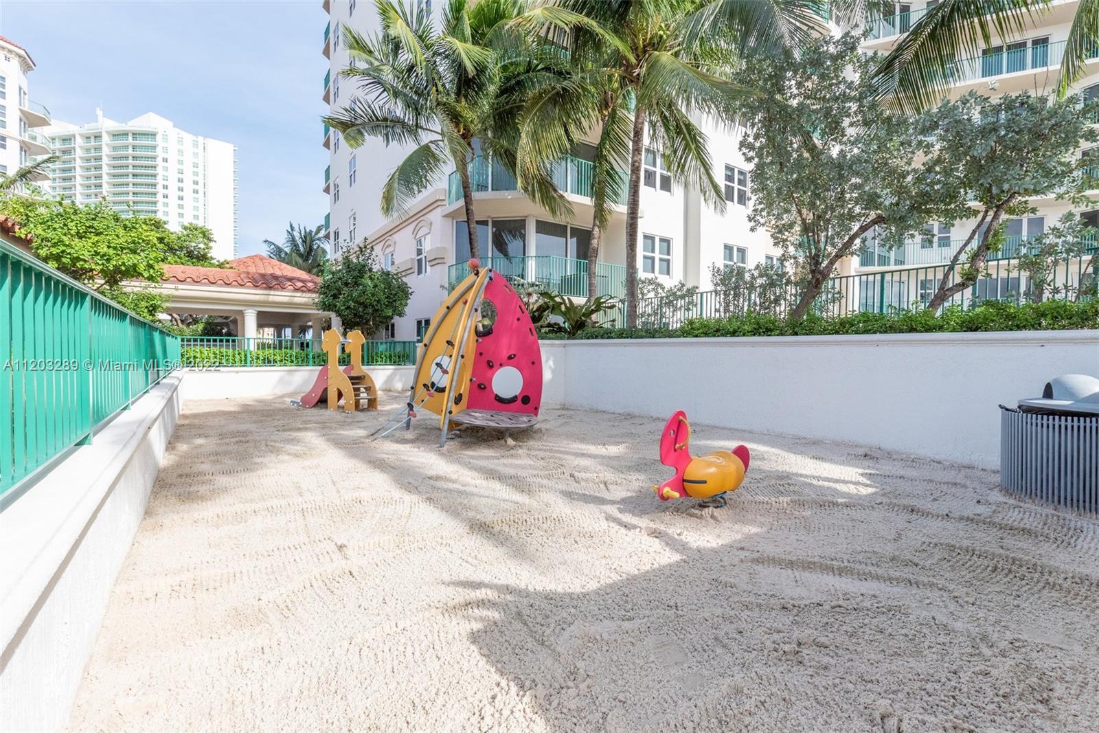 TURNBERRY VLG NO TOWER CO - Residential Lease