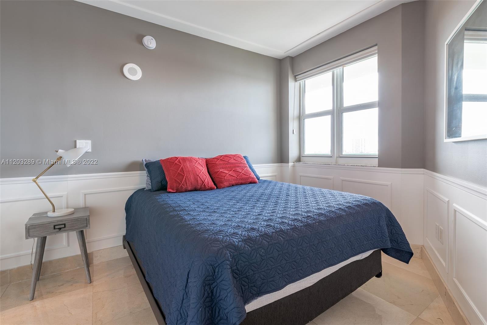 TURNBERRY VLG NO TOWER CO - Residential Lease