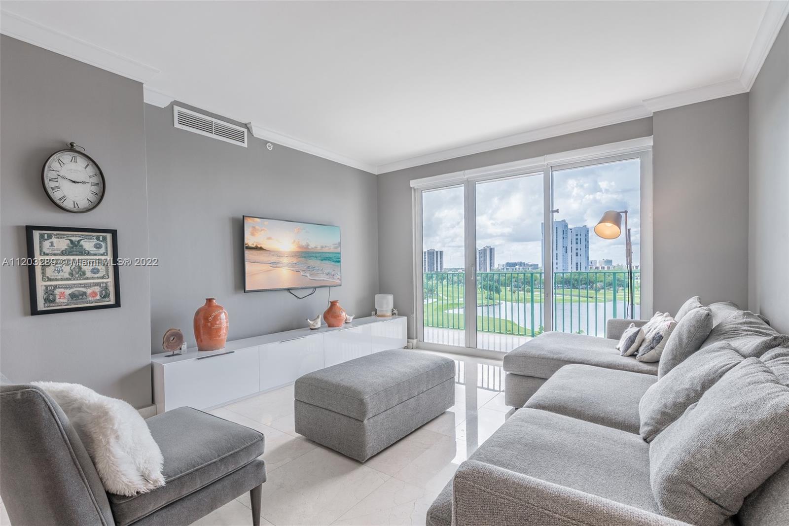 Turnkey beautiful unit, 3 bed 3 bath. Storage and 2 parking spaces, self park or 24 valet available. Great amenities, pool, gym, playground, bbq area, business center and party room. Pet allowed, A+schools. Inside golf course, walking distance to Aventura Mall and shops.
