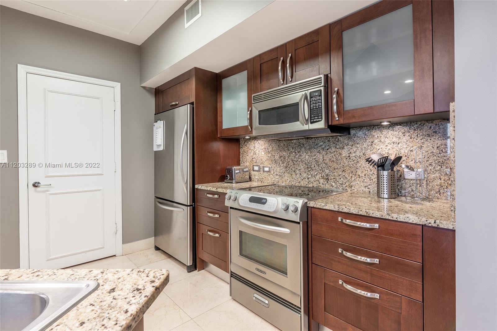 TURNBERRY VLG NO TOWER CO - Residential Lease