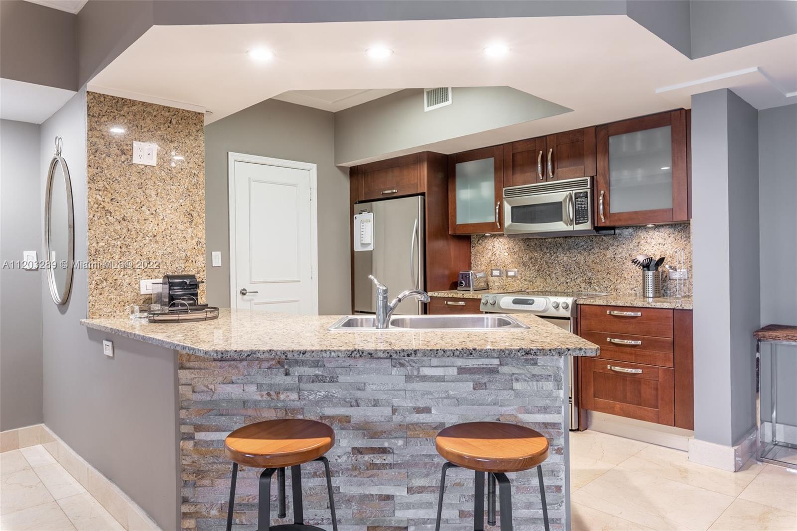 TURNBERRY VLG NO TOWER CO - Residential Lease