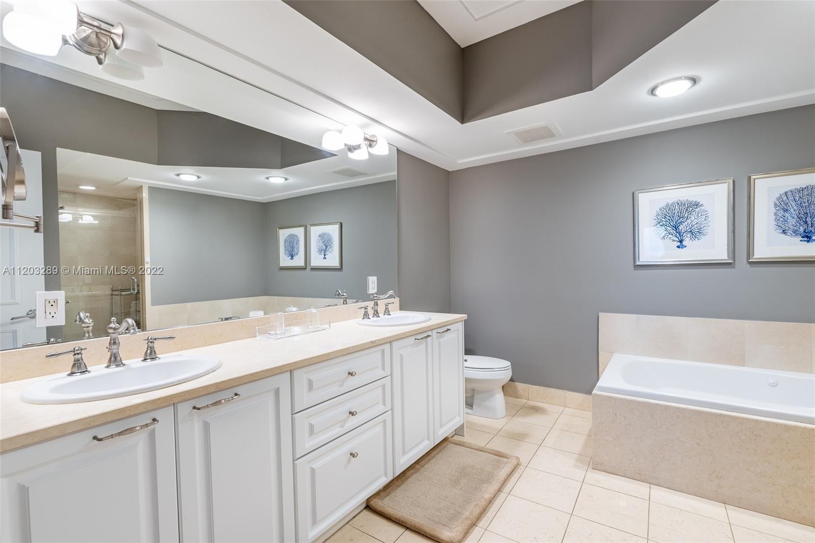 TURNBERRY VLG NO TOWER CO - Residential Lease