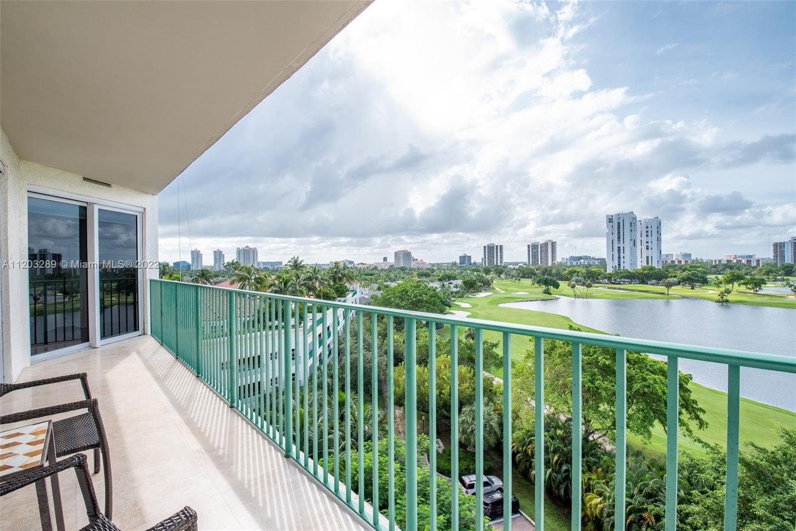 TURNBERRY VLG NO TOWER CO - Residential Lease