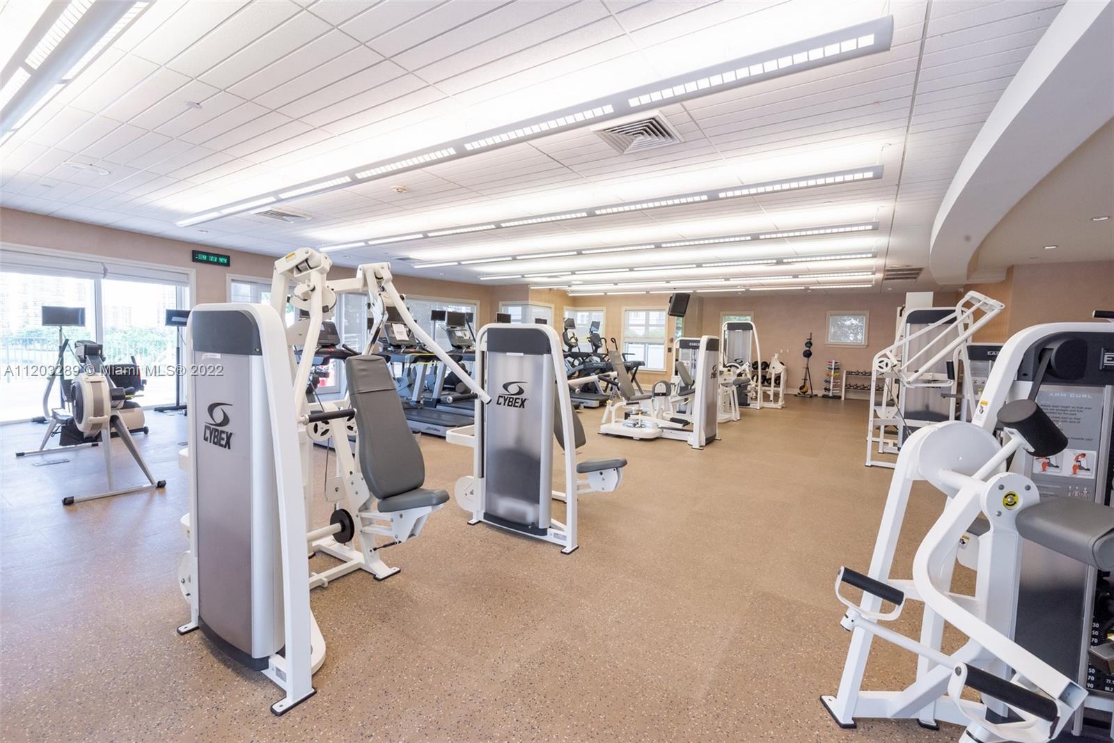 TURNBERRY VLG NO TOWER CO - Residential Lease
