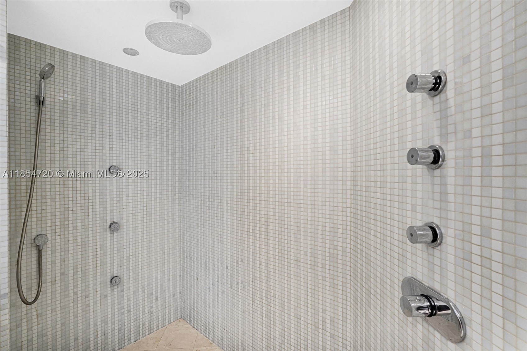 LA PERLA CONDO - Residential