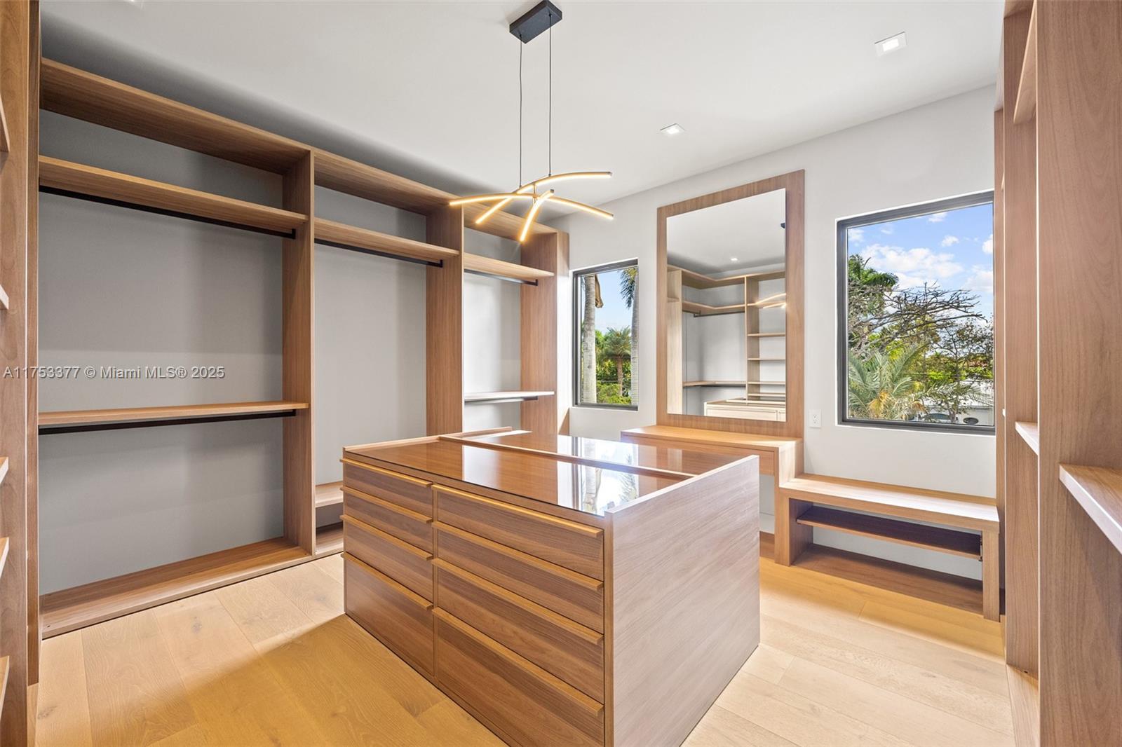 SNAPPER CREEK GROVES - Residential
