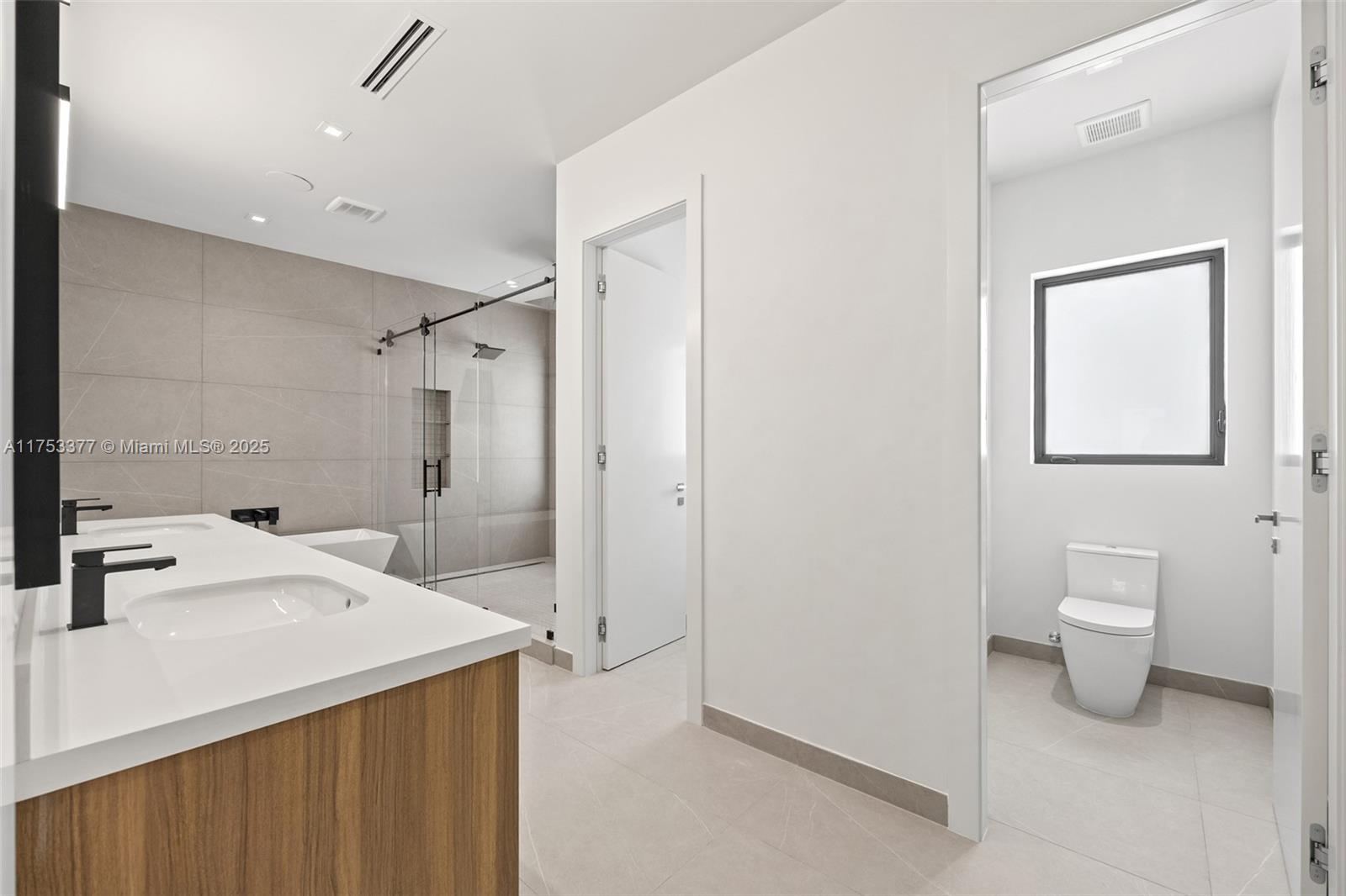 SNAPPER CREEK GROVES - Residential