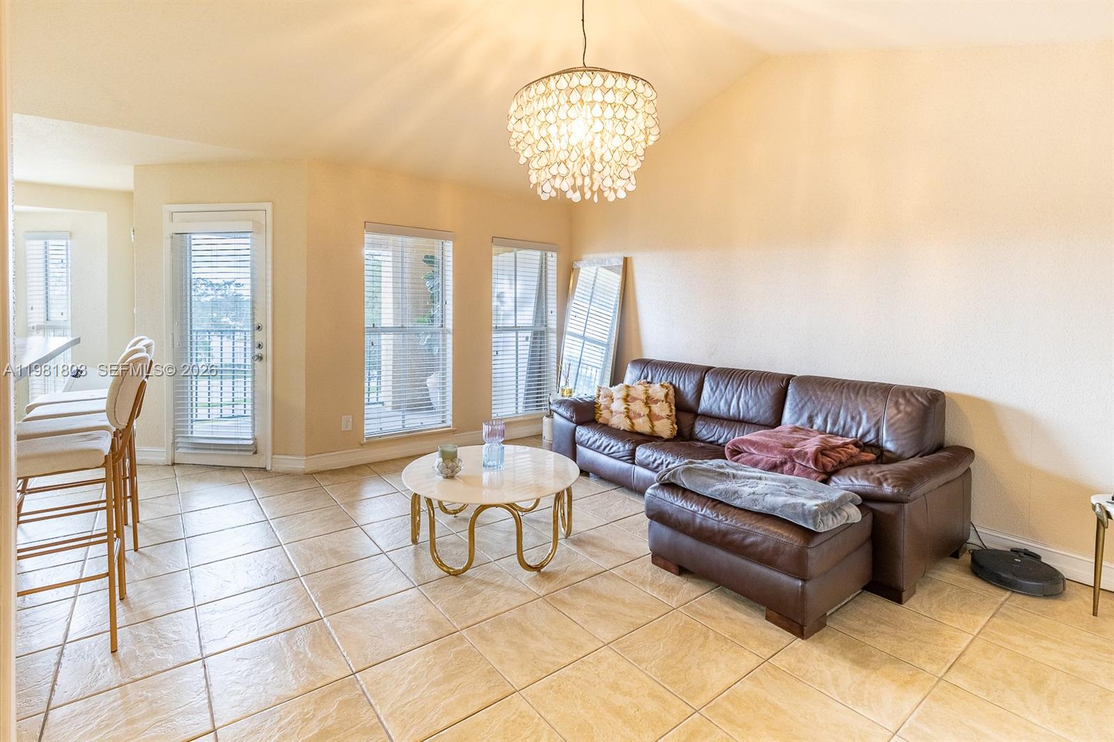SAVANNAH AT RIVERSIDE CON - Residential