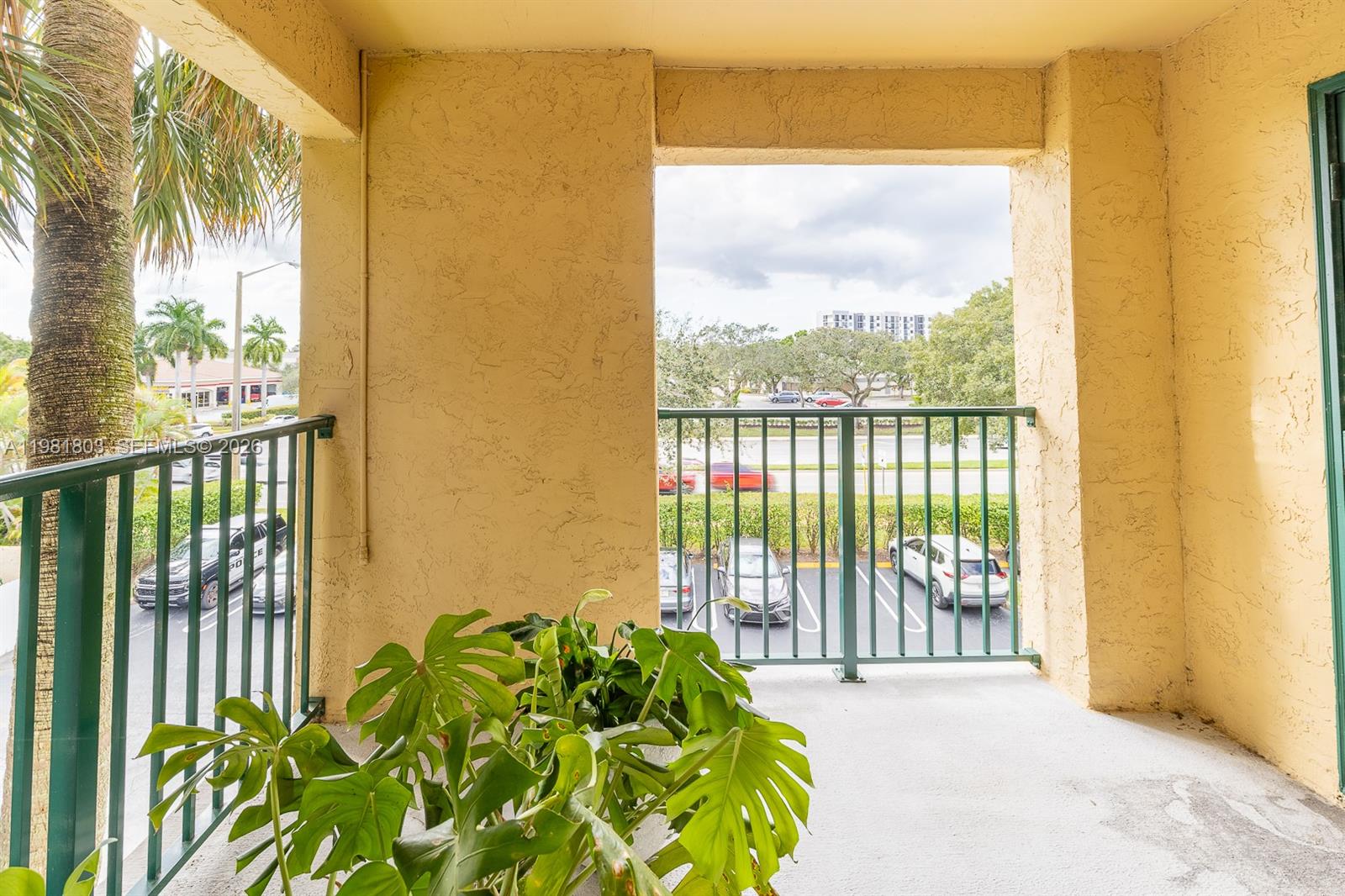 SAVANNAH AT RIVERSIDE CON - Residential