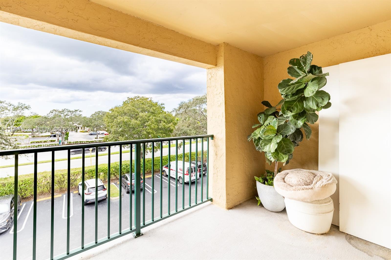 SAVANNAH AT RIVERSIDE CON - Residential
