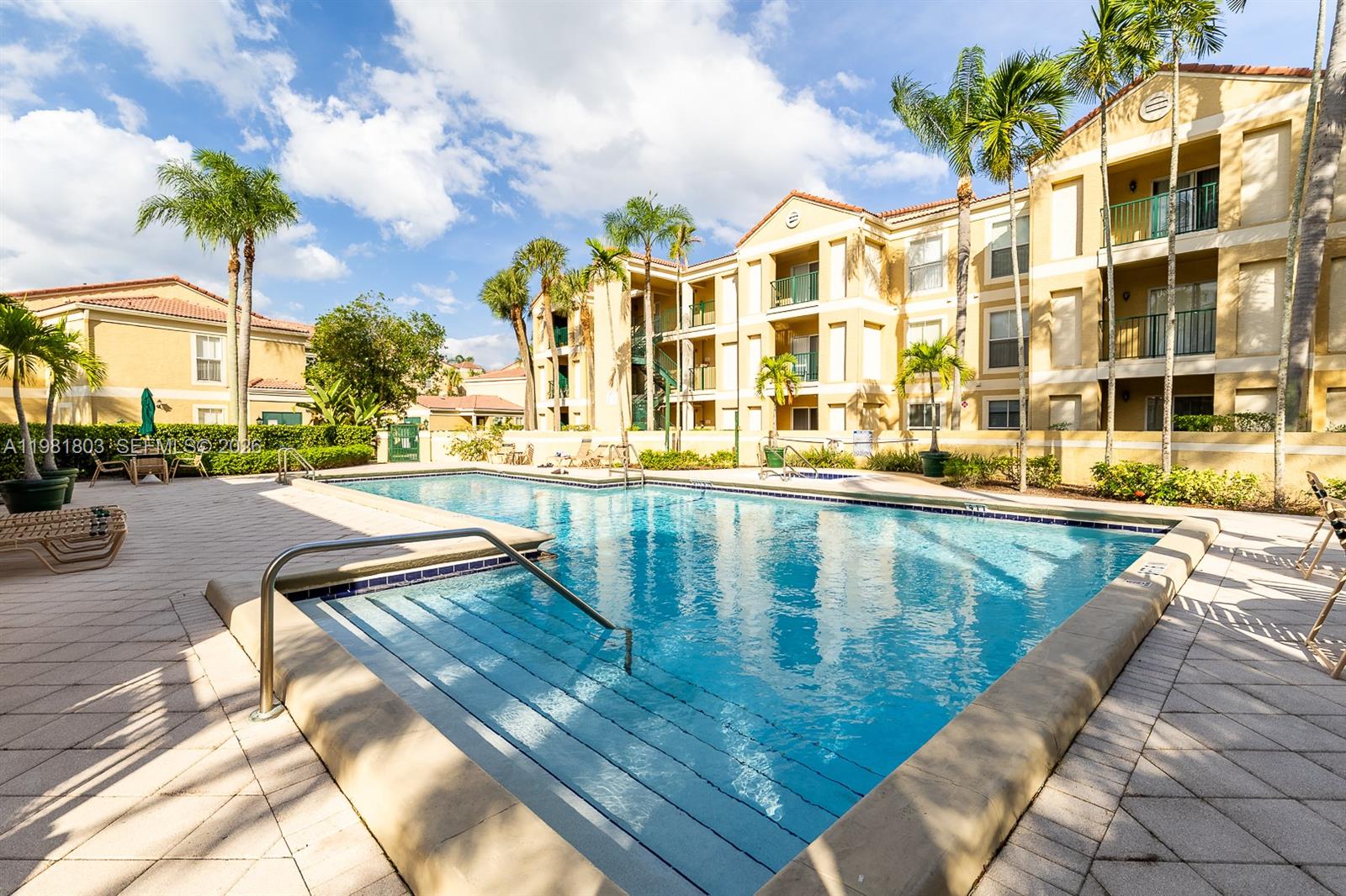 SAVANNAH AT RIVERSIDE CON - Residential
