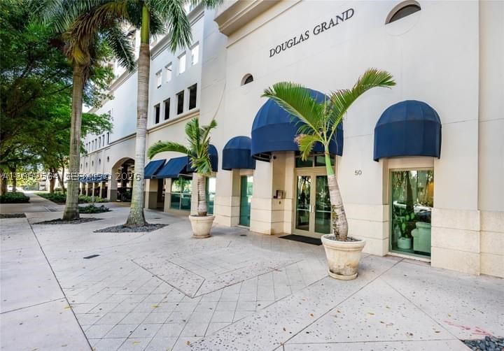 DOUGLAS GRAND CONDO - Residential Lease