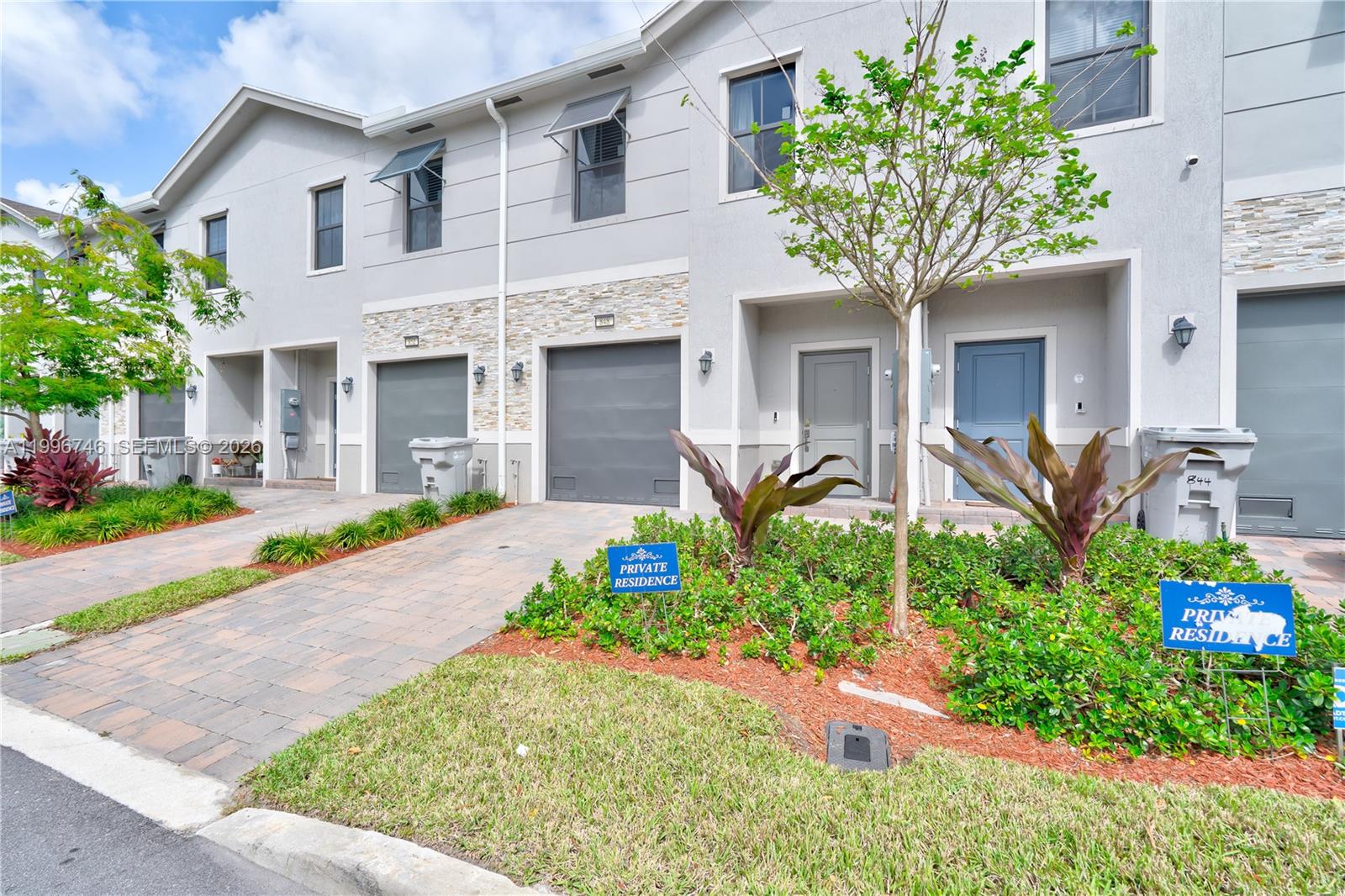HIGHLAND OAKS - Residential