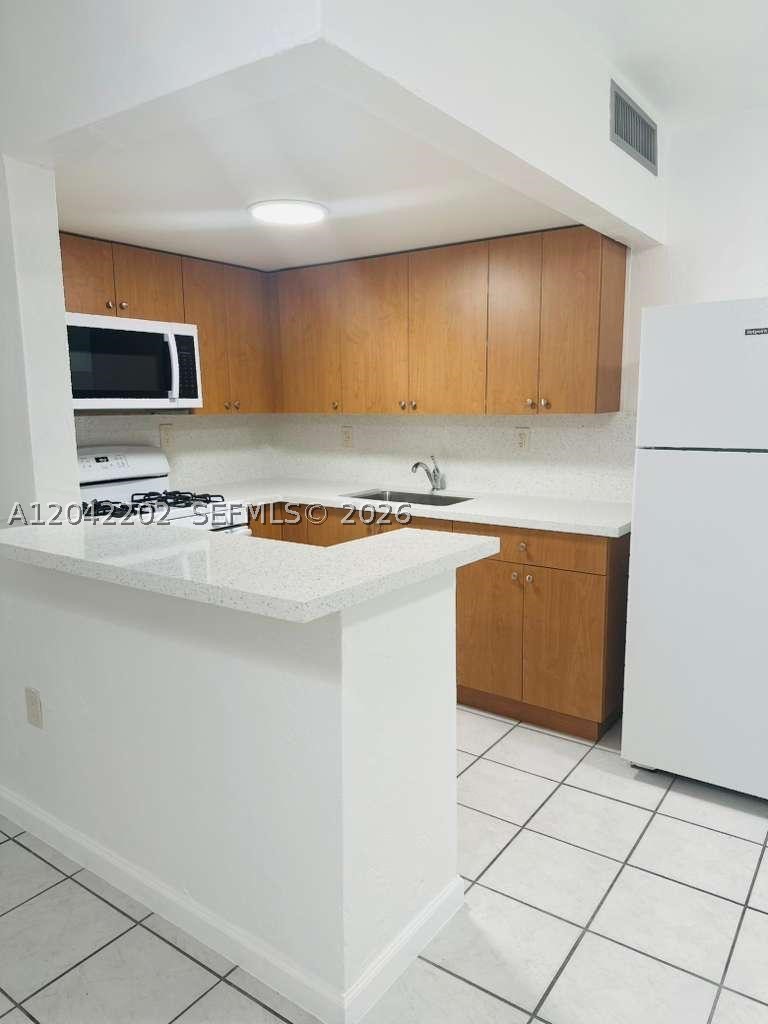 THE KENSINGTON CONDO - Residential Lease