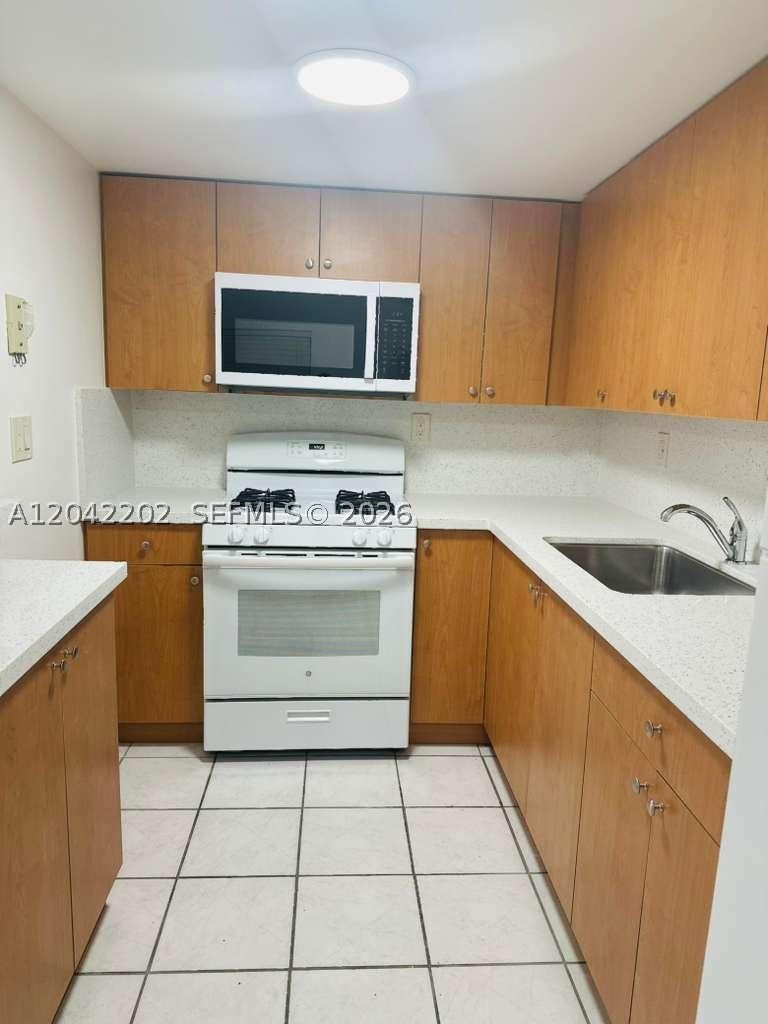 THE KENSINGTON CONDO - Residential Lease